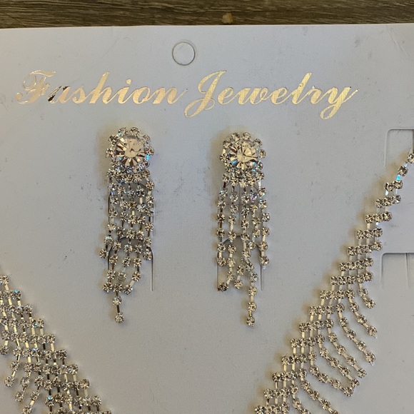 Set of earrings and necklace - Picture 2 of 3